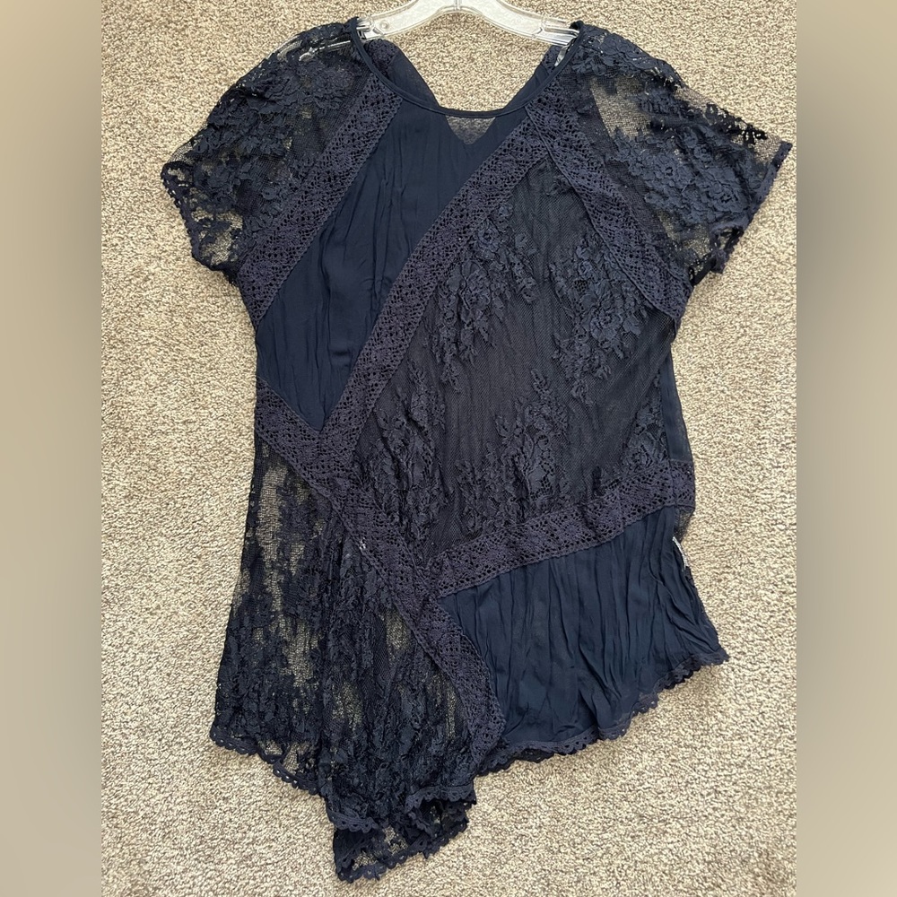 Like new Karen Kane top blouse shirt • medium
